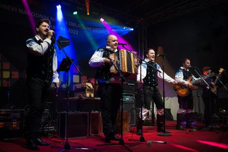 S soncem obsijan drugi festivalski dan 50. Dnevov narodnih noš in oblačilne dediščine v Kamniku (52)